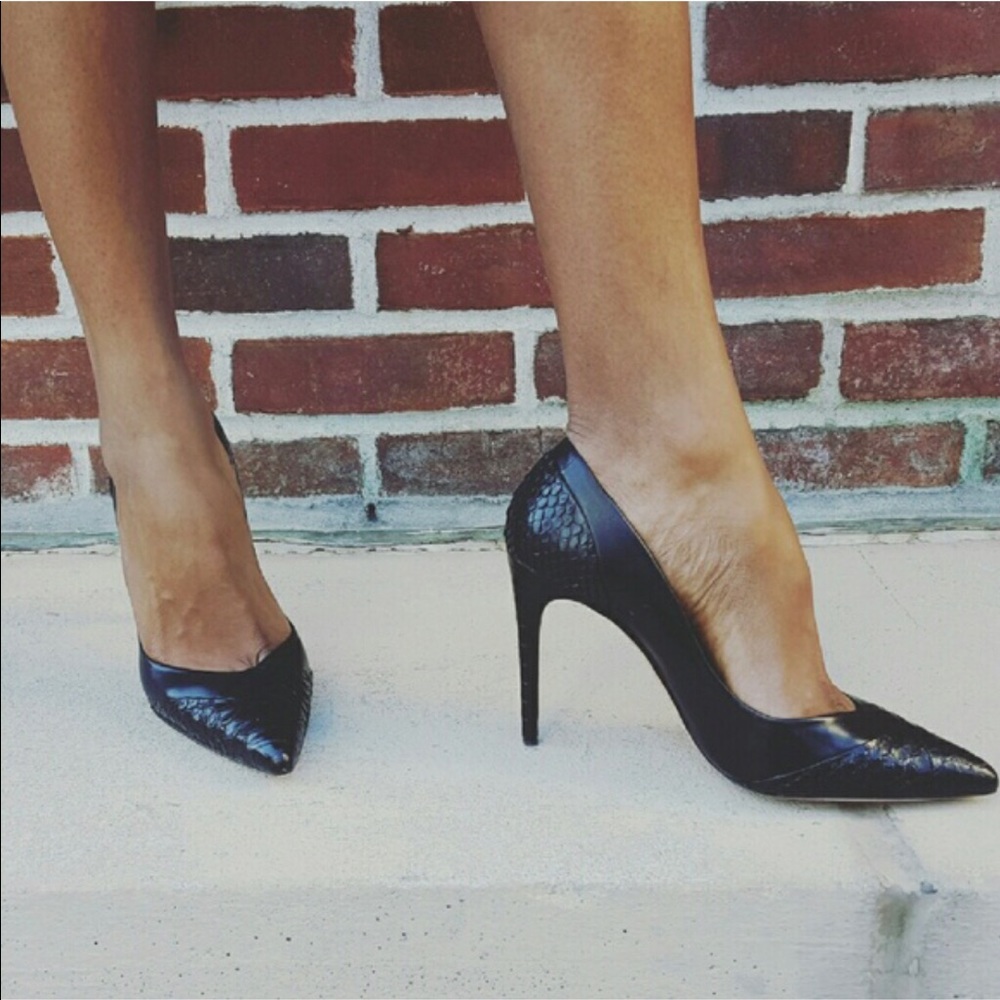 Gorgeous black pumps